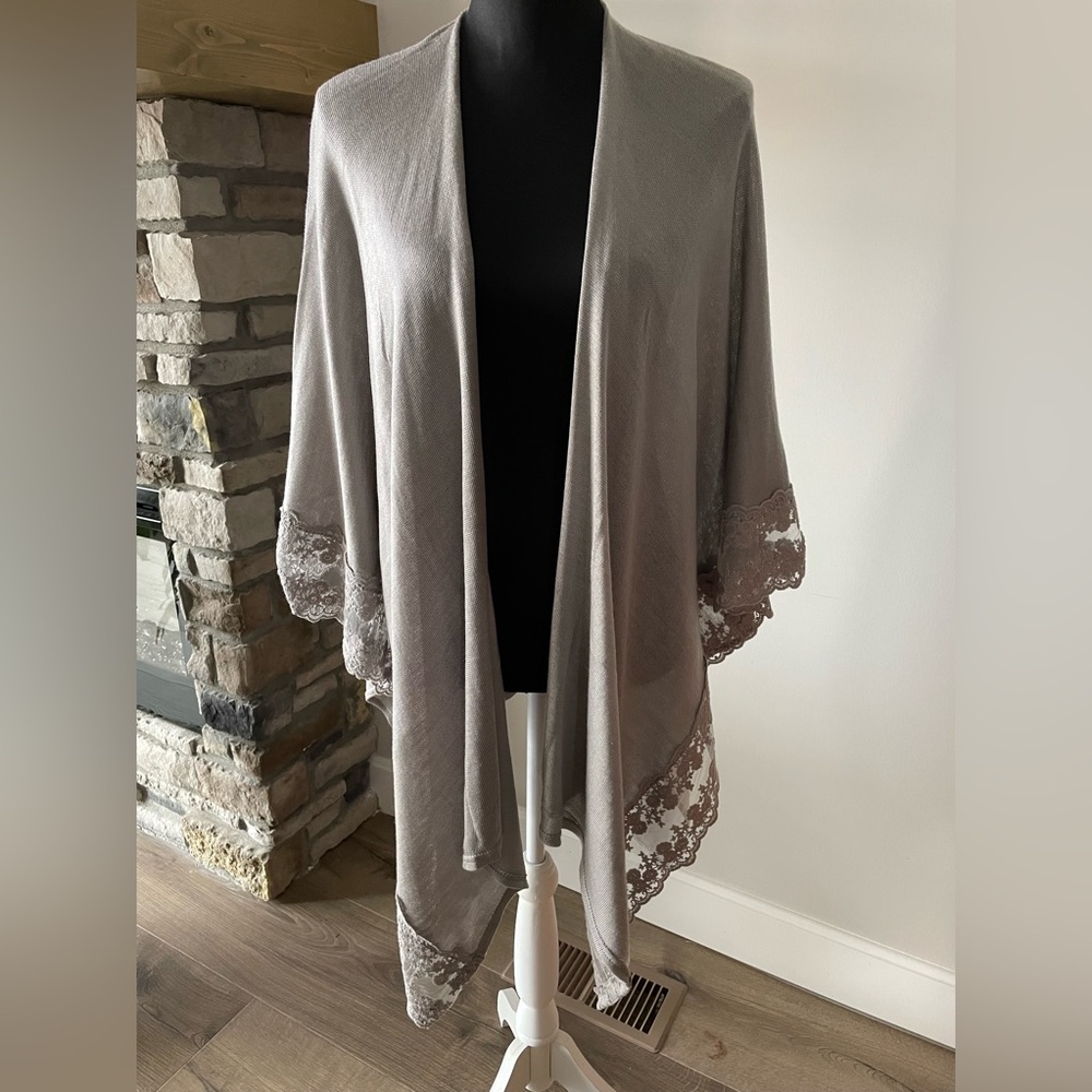 NWOT Lauren Conrad, one size, open shawl. Taupe.